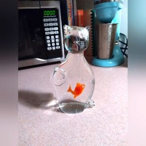 Glass cat paperweight